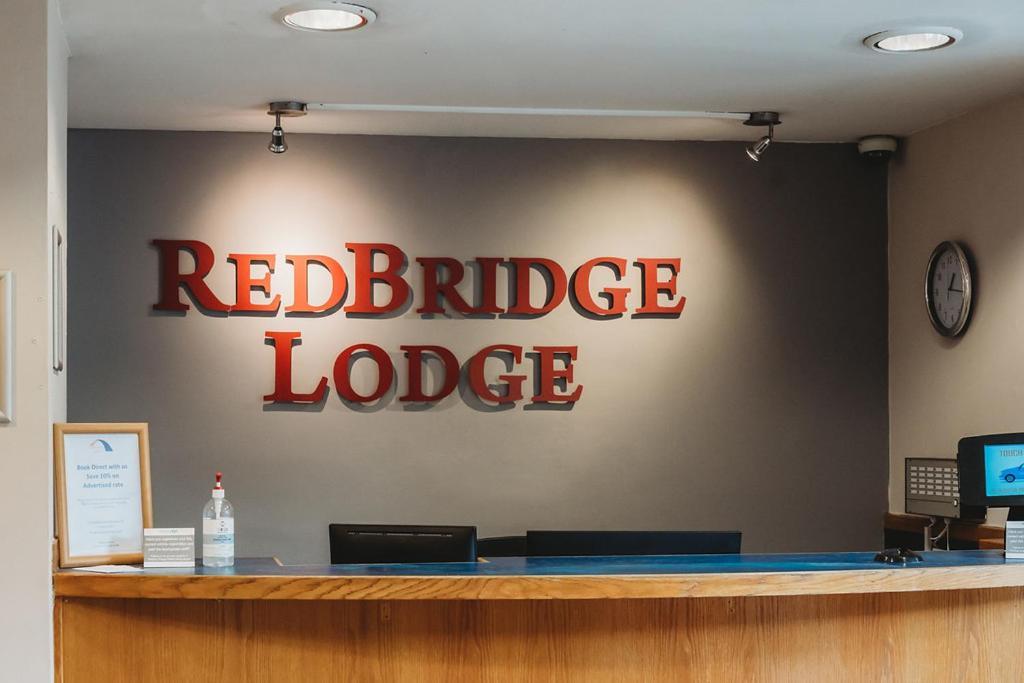 Redbridge Lodge Ilford Esterno foto